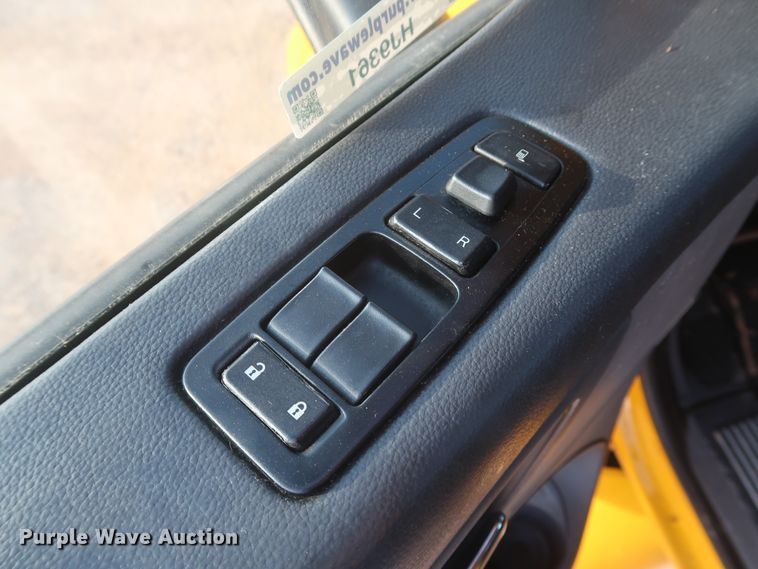 image for item HJ9361 2016 Peterbilt 579  semi truck