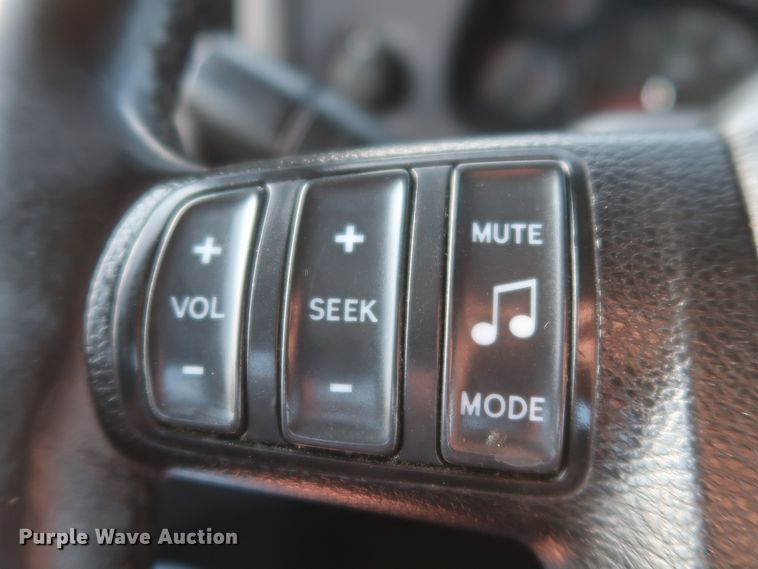 image for item HJ9361 2016 Peterbilt 579  semi truck