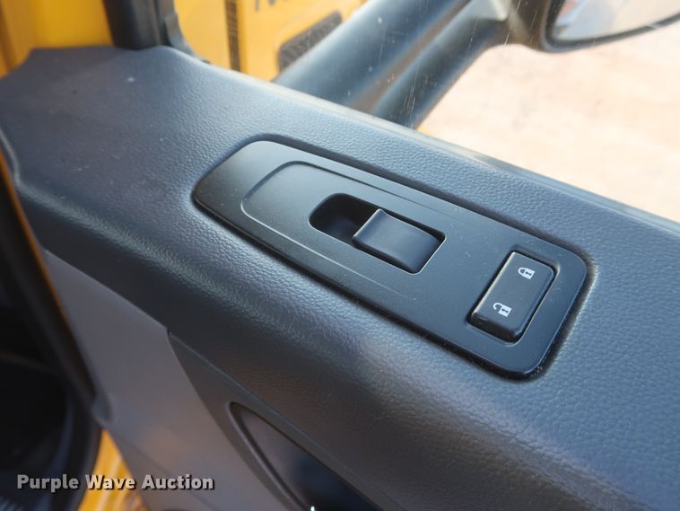 image for item HJ9361 2016 Peterbilt 579  semi truck