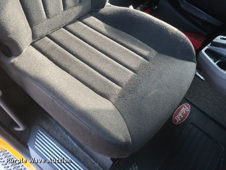 image for item HJ9361 2016 Peterbilt 579  semi truck