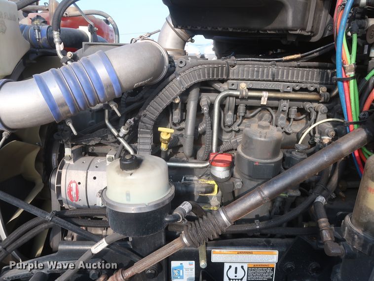 image for item HJ9361 2016 Peterbilt 579  semi truck