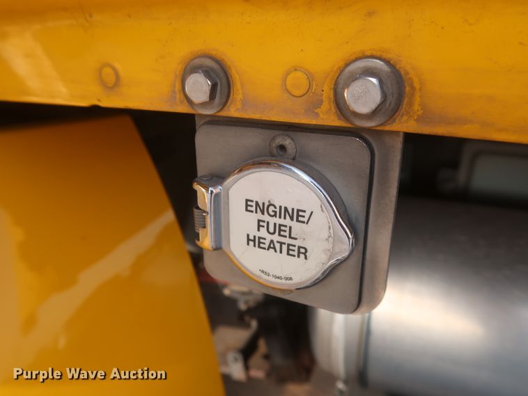 image for item HJ9361 2016 Peterbilt 579  semi truck