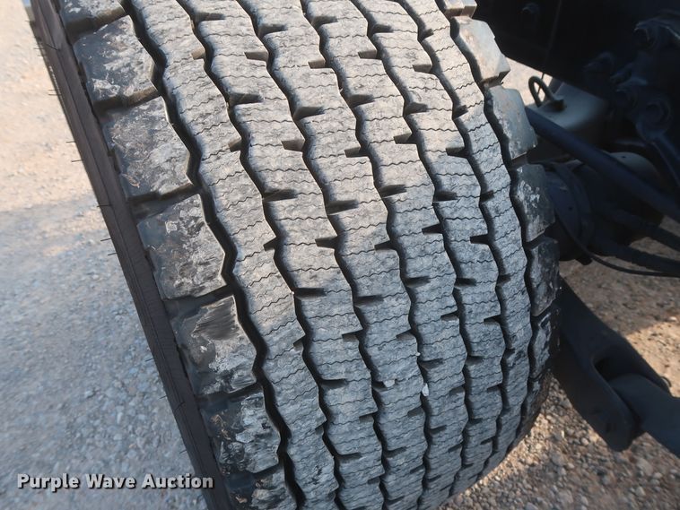 image for item HJ9361 2016 Peterbilt 579  semi truck