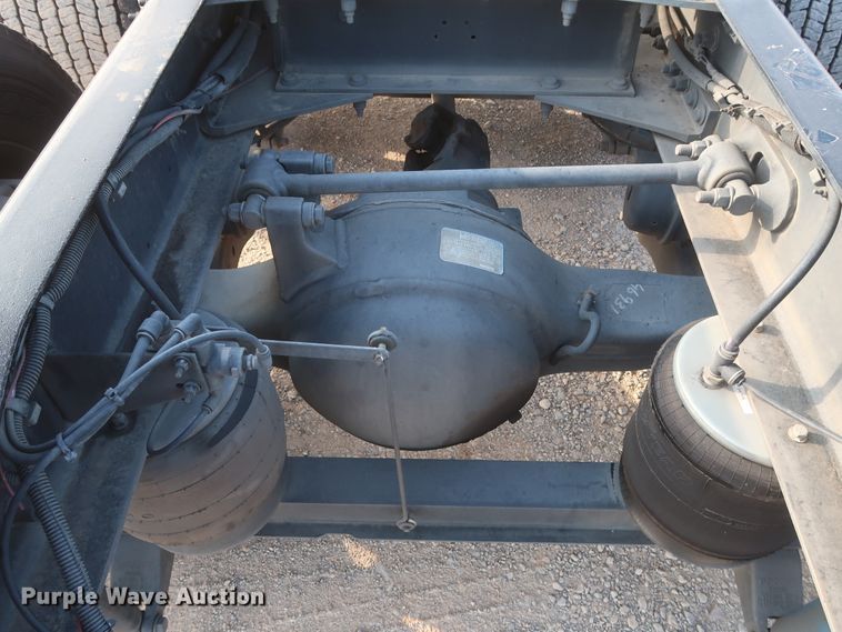 image for item HJ9361 2016 Peterbilt 579  semi truck