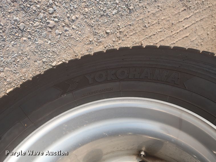 image for item HJ9361 2016 Peterbilt 579  semi truck