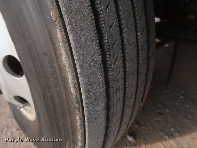 image for item HJ9361 2016 Peterbilt 579  semi truck