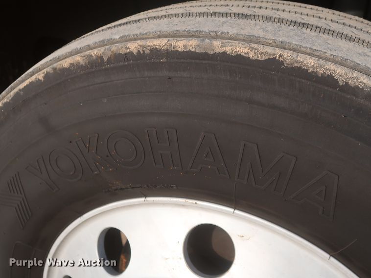 image for item HJ9361 2016 Peterbilt 579  semi truck