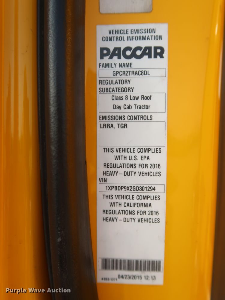 image for item HJ9361 2016 Peterbilt 579  semi truck