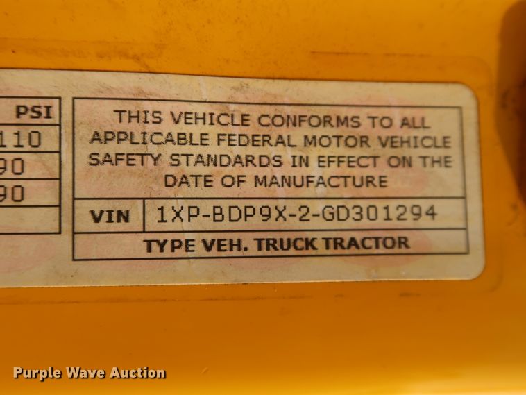 image for item HJ9361 2016 Peterbilt 579  semi truck