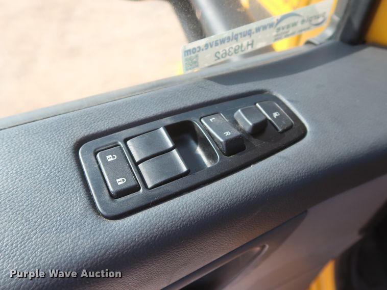 image for item HJ9362 2016 Peterbilt 579  semi truck