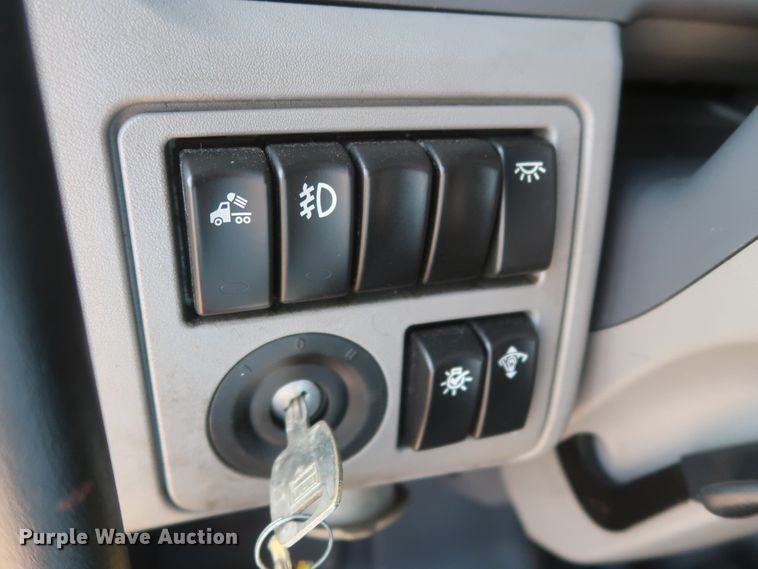 image for item HJ9362 2016 Peterbilt 579  semi truck