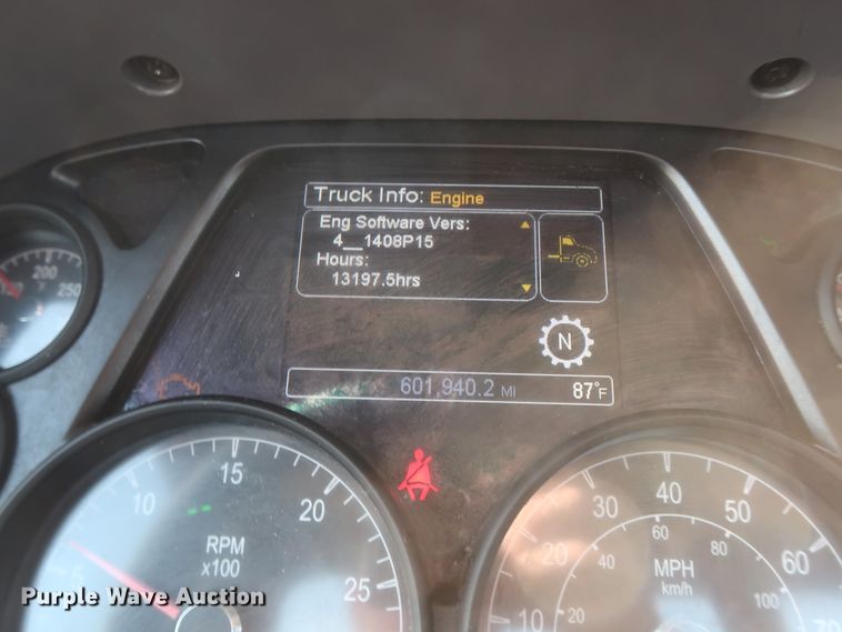 image for item HJ9362 2016 Peterbilt 579  semi truck