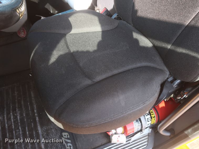 image for item HJ9362 2016 Peterbilt 579  semi truck