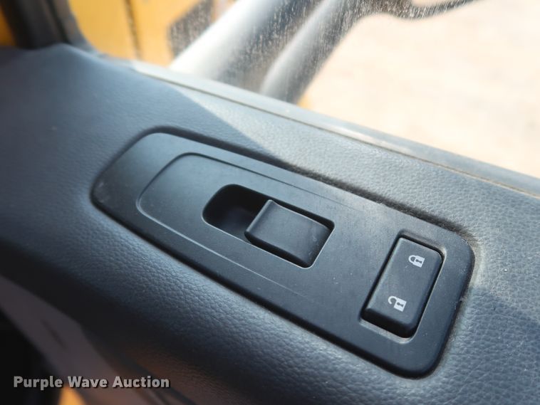 image for item HJ9362 2016 Peterbilt 579  semi truck