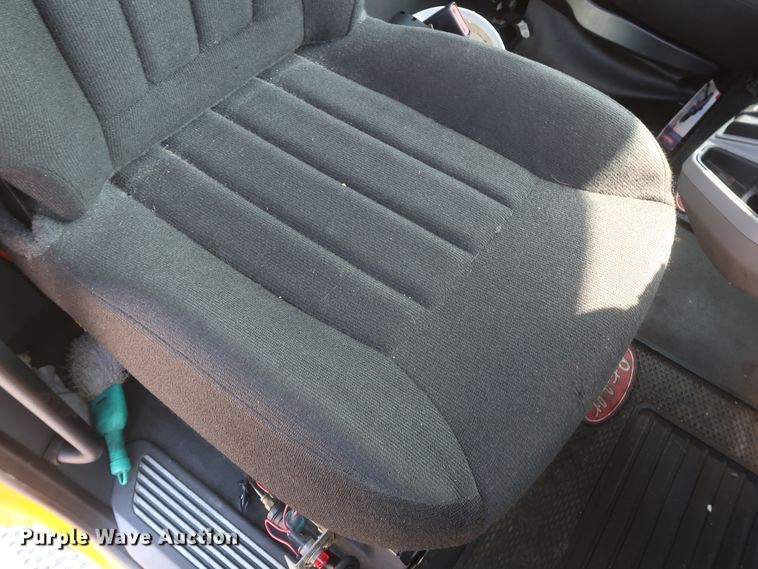 image for item HJ9362 2016 Peterbilt 579  semi truck