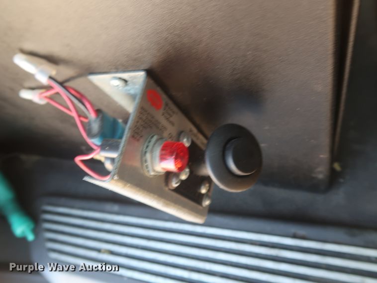 image for item HJ9362 2016 Peterbilt 579  semi truck