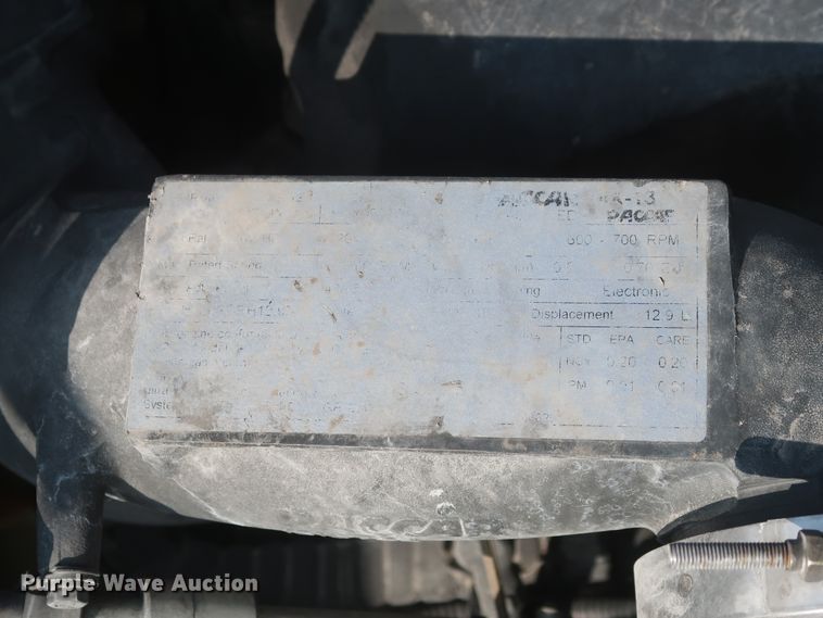 image for item HJ9362 2016 Peterbilt 579  semi truck