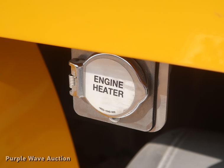 image for item HJ9362 2016 Peterbilt 579  semi truck