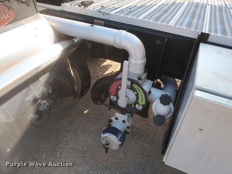 image for item HJ9362 2016 Peterbilt 579  semi truck