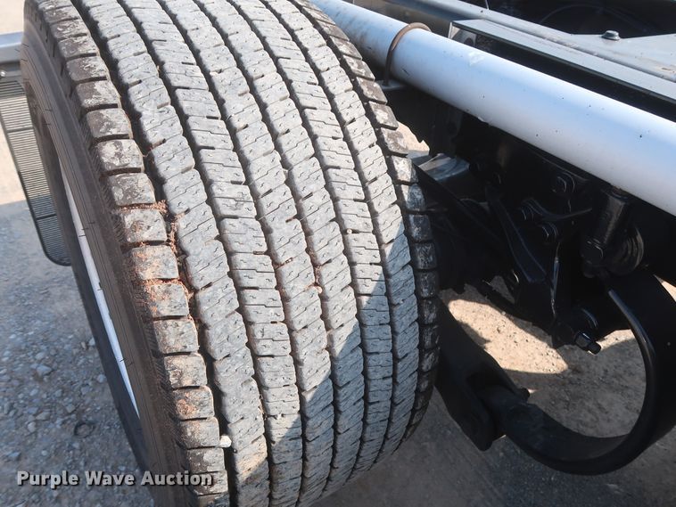 image for item HJ9362 2016 Peterbilt 579  semi truck