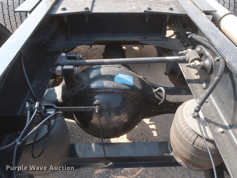 image for item HJ9362 2016 Peterbilt 579  semi truck