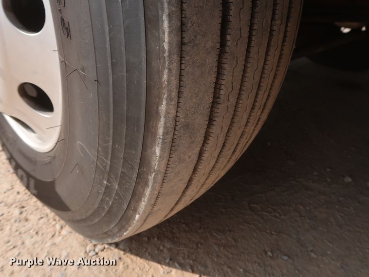 image for item HJ9362 2016 Peterbilt 579  semi truck