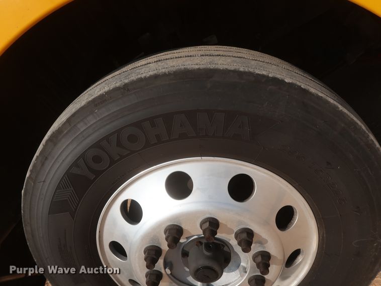 image for item HJ9362 2016 Peterbilt 579  semi truck