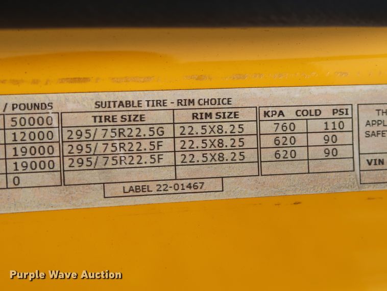 image for item HJ9362 2016 Peterbilt 579  semi truck