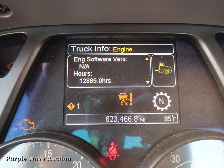 image for item HJ9363 2017 Peterbilt 579  semi truck