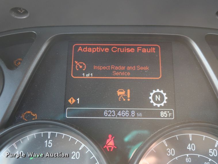 image for item HJ9363 2017 Peterbilt 579  semi truck