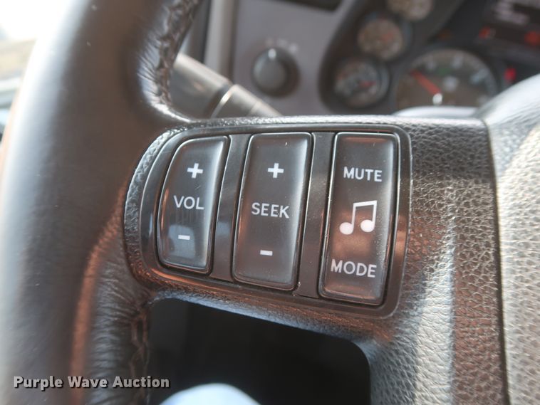 image for item HJ9363 2017 Peterbilt 579  semi truck