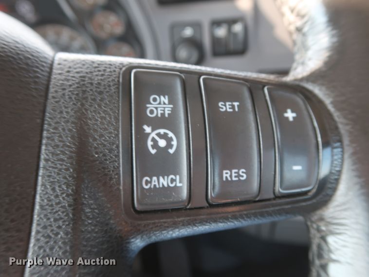 image for item HJ9363 2017 Peterbilt 579  semi truck