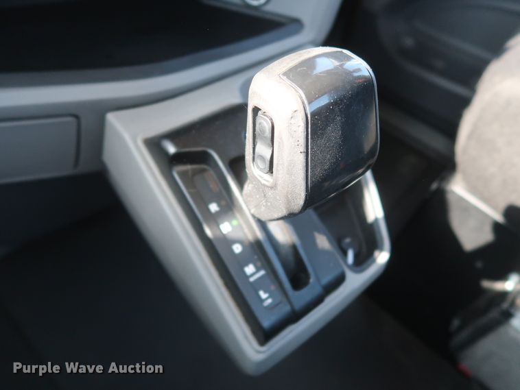 image for item HJ9363 2017 Peterbilt 579  semi truck