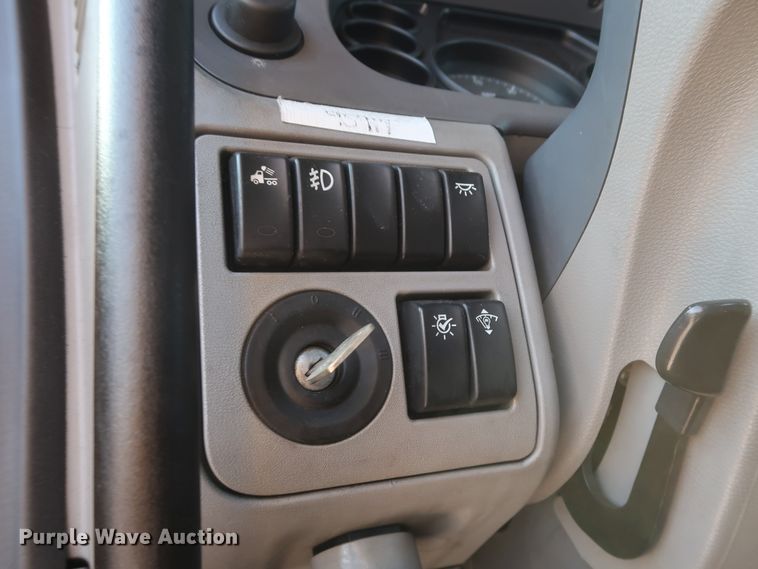 image for item HJ9363 2017 Peterbilt 579  semi truck