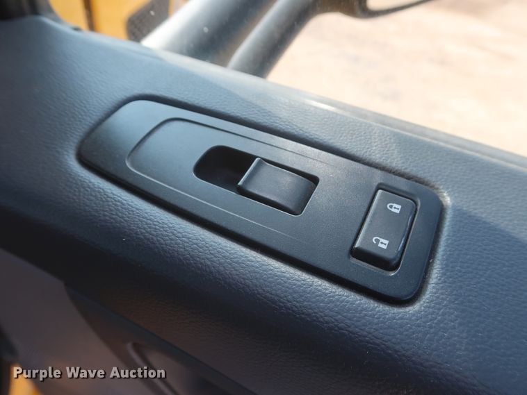 image for item HJ9363 2017 Peterbilt 579  semi truck