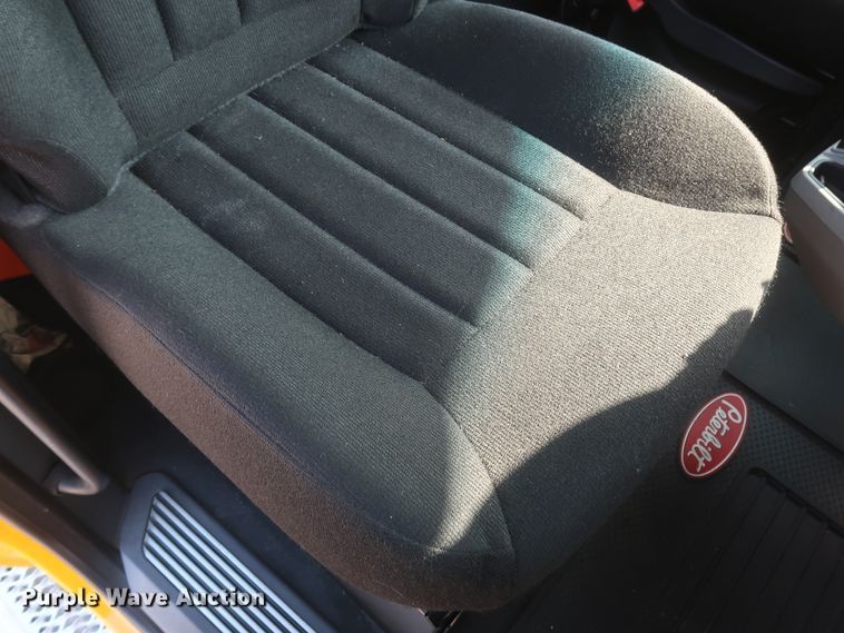 image for item HJ9363 2017 Peterbilt 579  semi truck