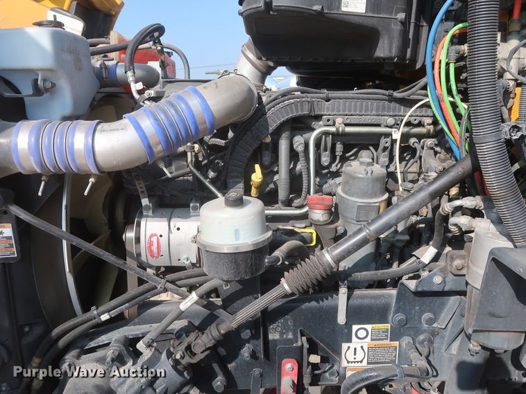 image for item HJ9363 2017 Peterbilt 579  semi truck