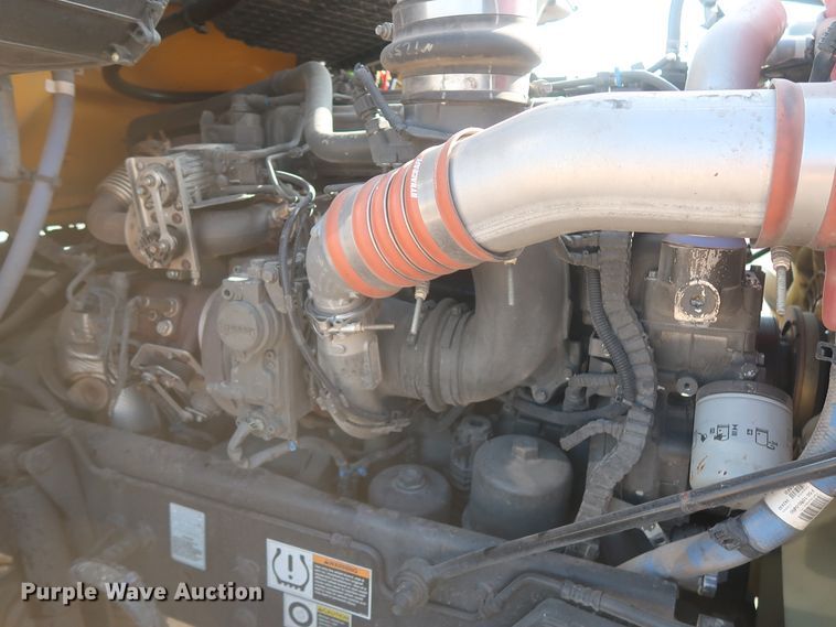 image for item HJ9363 2017 Peterbilt 579  semi truck