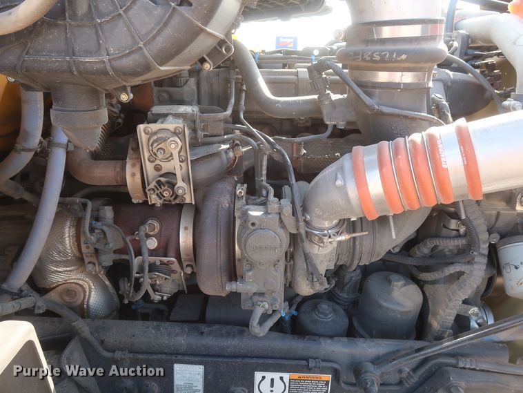 image for item HJ9363 2017 Peterbilt 579  semi truck