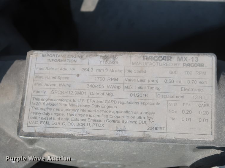 image for item HJ9363 2017 Peterbilt 579  semi truck