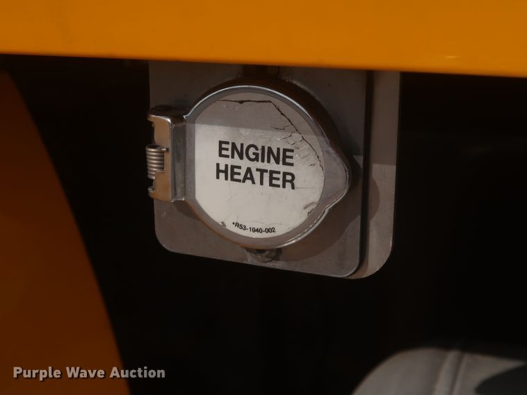 image for item HJ9363 2017 Peterbilt 579  semi truck