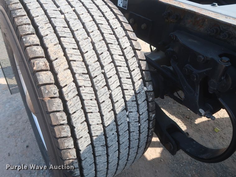 image for item HJ9363 2017 Peterbilt 579  semi truck