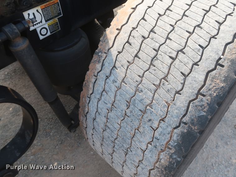 image for item HJ9363 2017 Peterbilt 579  semi truck