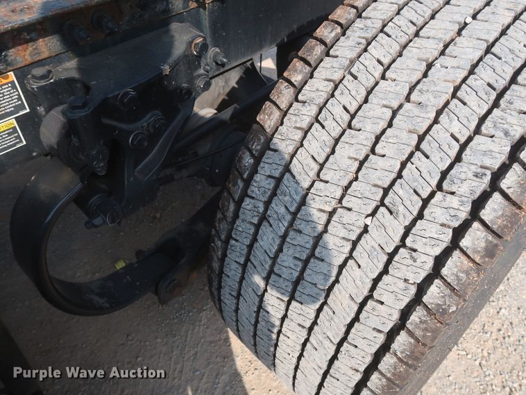 image for item HJ9363 2017 Peterbilt 579  semi truck