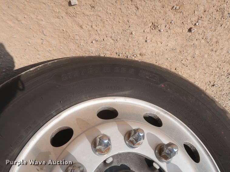 image for item HJ9363 2017 Peterbilt 579  semi truck