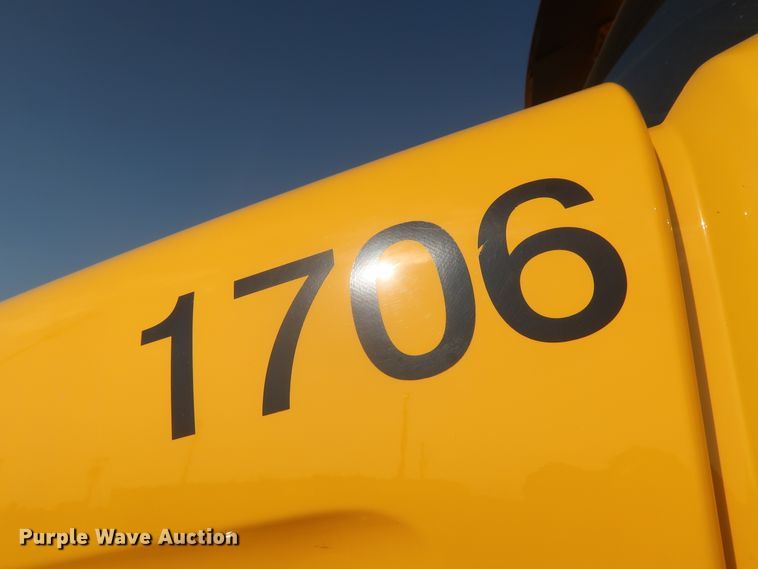 image for item HJ9363 2017 Peterbilt 579  semi truck