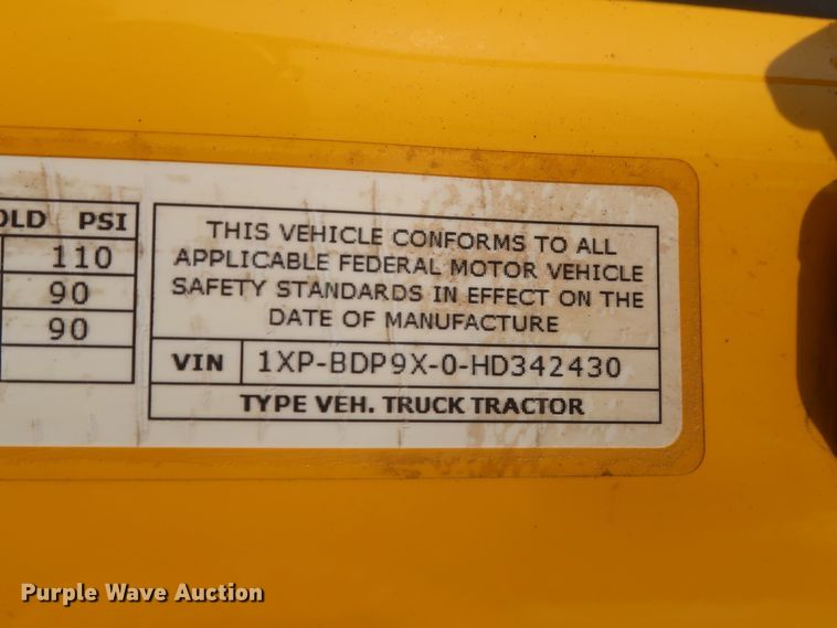 image for item HJ9363 2017 Peterbilt 579  semi truck