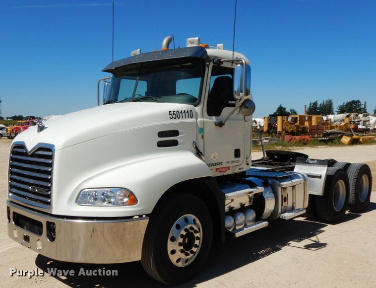 image for item HJ9614 2011 Mack CXU613  semi truck
