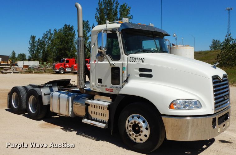 image for item HJ9614 2011 Mack CXU613  semi truck