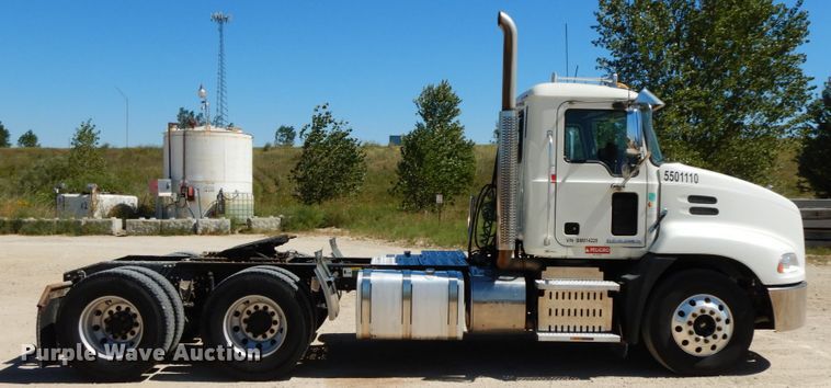 image for item HJ9614 2011 Mack CXU613  semi truck